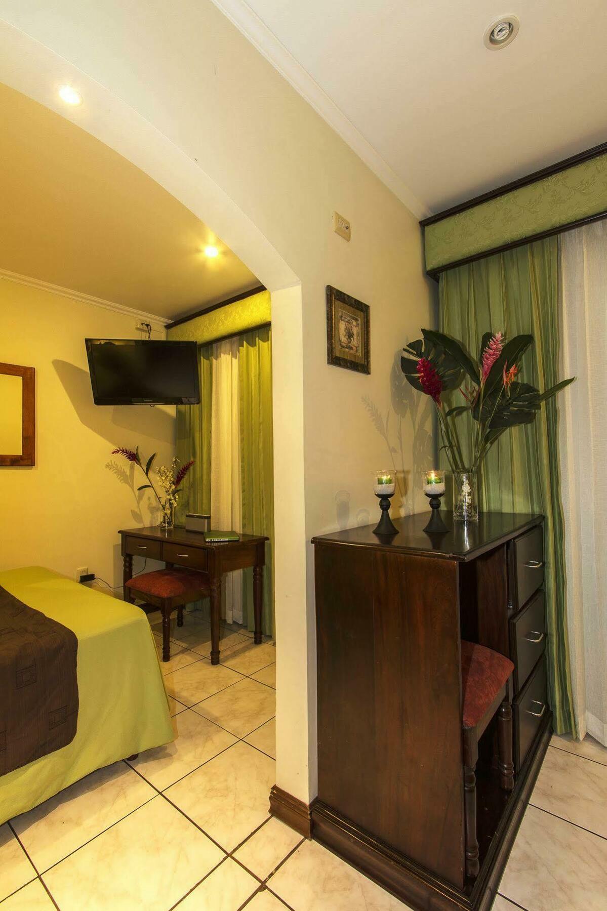 Hotel Iguana Verde Orotina Bagian luar foto