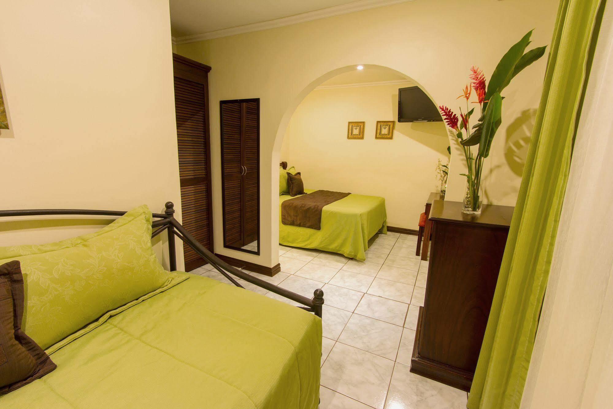 Hotel Iguana Verde Orotina Bagian luar foto
